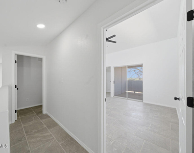 821 Los Lagos Way - Photo Thumbnail 15