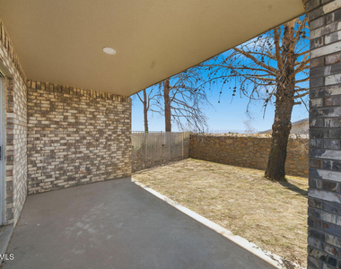 821 Los Lagos Way - Photo Thumbnail 24