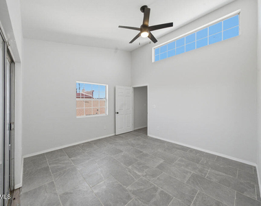821 Los Lagos Way - Photo Thumbnail 17