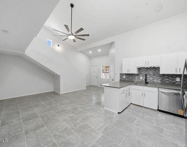 821 Los Lagos Way - Photo Thumbnail 5