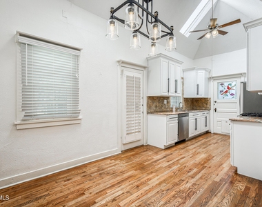 715 E Robinson Avenue - Photo Thumbnail 11
