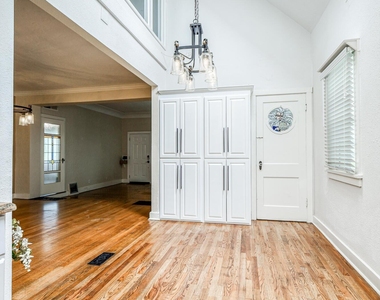715 E Robinson Avenue - Photo Thumbnail 20