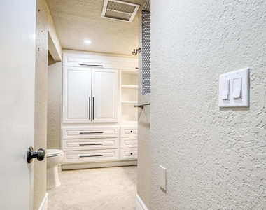 715 E Robinson Avenue - Photo Thumbnail 48