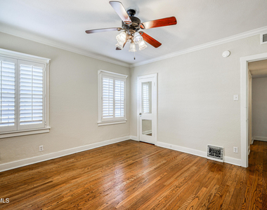 715 E Robinson Avenue - Photo Thumbnail 24