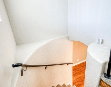 715 E Robinson Avenue - Photo Thumbnail 36