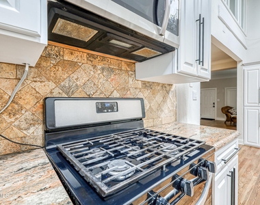 715 E Robinson Avenue - Photo Thumbnail 17