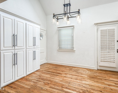 715 E Robinson Avenue - Photo Thumbnail 12