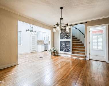 715 E Robinson Avenue - Photo Thumbnail 8