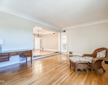 715 E Robinson Avenue - Photo Thumbnail 6