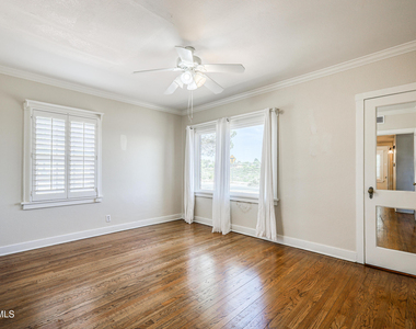 715 E Robinson Avenue - Photo Thumbnail 33