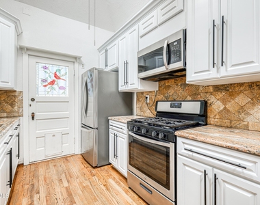 715 E Robinson Avenue - Photo Thumbnail 14