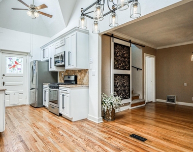 715 E Robinson Avenue - Photo Thumbnail 19