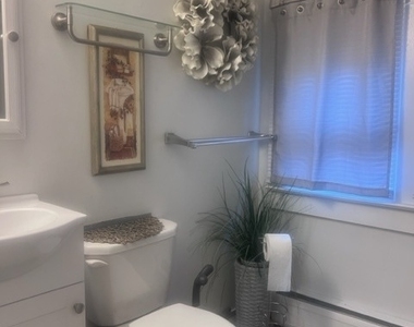 466 Derby Avenue - Photo Thumbnail 7