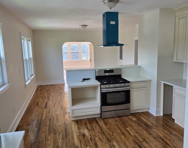 921 Cooke Street - Photo Thumbnail 4
