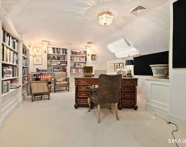281 Pequot Avenue - Photo Thumbnail 10