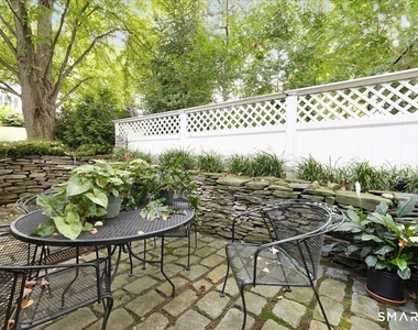 281 Pequot Avenue - Photo Thumbnail 21
