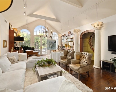 281 Pequot Avenue - Photo Thumbnail 3