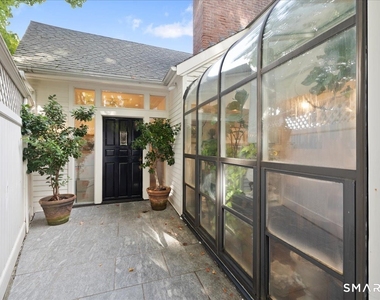 281 Pequot Avenue - Photo Thumbnail 2