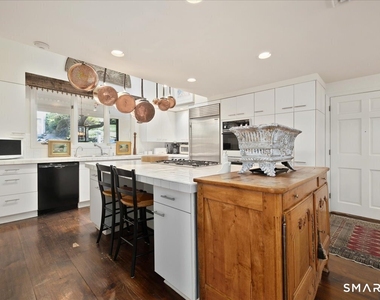 281 Pequot Avenue - Photo Thumbnail 9