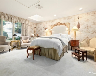 281 Pequot Avenue - Photo Thumbnail 16
