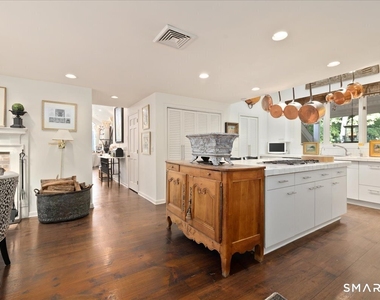 281 Pequot Avenue - Photo Thumbnail 7