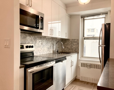 747 10th Avenue - Photo Thumbnail 9