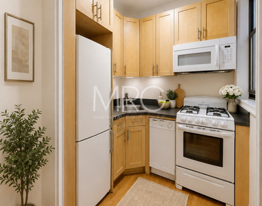 East 82nd Street - Photo Thumbnail 1