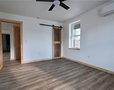 401 Brinton Ave - Photo Thumbnail 16