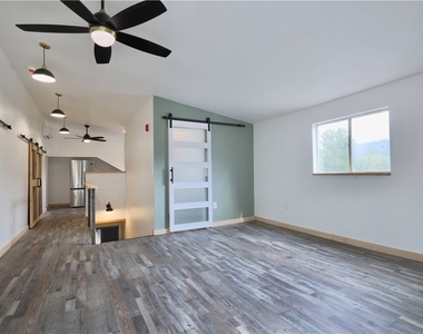 401 Brinton Ave - Photo Thumbnail 5