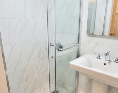 25-20 Ditmars Boulevard - Photo Thumbnail 16