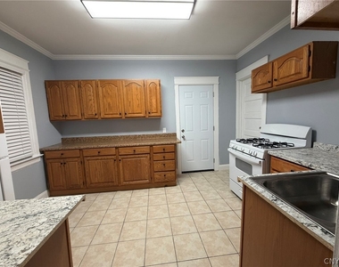 123 E Lafayette Avenue - Photo Thumbnail 4