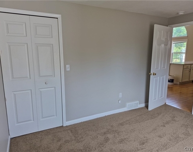 113 Braintree Drive - Photo Thumbnail 4