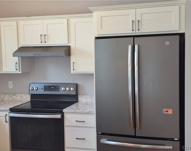 113 Braintree Drive - Photo Thumbnail 10