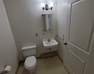 256 State Street - Photo Thumbnail 9