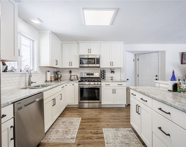 7497 Lake Avenue - Photo Thumbnail 6