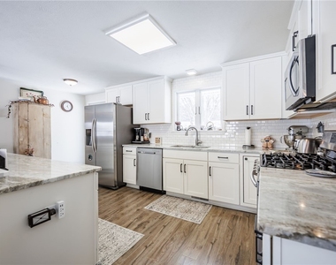 7497 Lake Avenue - Photo Thumbnail 9