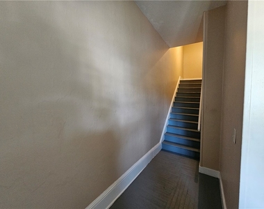 105 Sherman Parkway - Photo Thumbnail 18