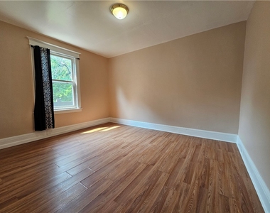 105 Sherman Parkway - Photo Thumbnail 11