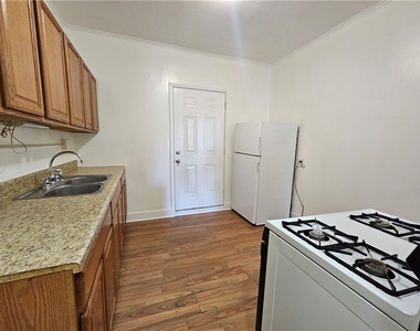 105 Sherman Parkway - Photo Thumbnail 8