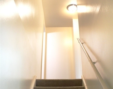 140 Ayrault Drive - Photo Thumbnail 3