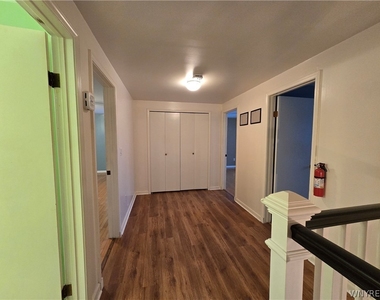 161 Foxpoint W - Photo Thumbnail 18