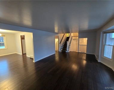 161 Foxpoint W - Photo Thumbnail 8