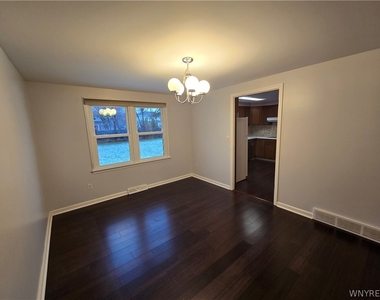 161 Foxpoint W - Photo Thumbnail 10