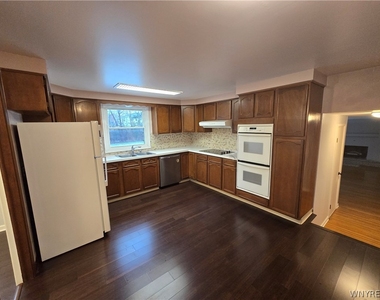 161 Foxpoint W - Photo Thumbnail 12