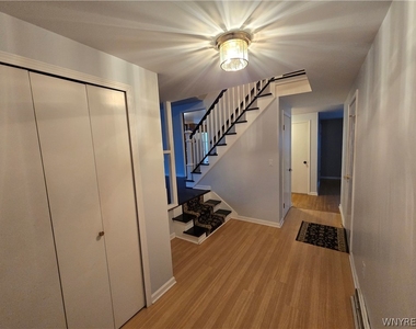 161 Foxpoint W - Photo Thumbnail 5