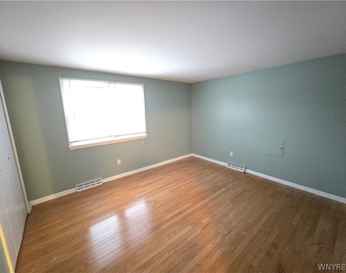 161 Foxpoint W - Photo Thumbnail 25