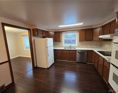 161 Foxpoint W - Photo Thumbnail 13