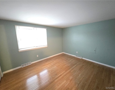 161 Foxpoint W - Photo Thumbnail 24