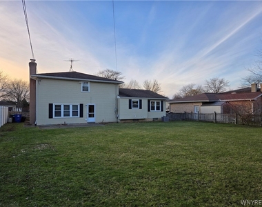 161 Foxpoint W - Photo Thumbnail 2