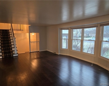 161 Foxpoint W - Photo Thumbnail 9